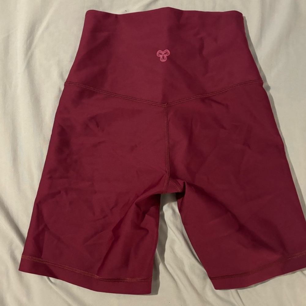 Aritiza TNA TnaGLOSS High Rise 7” Short Size S
